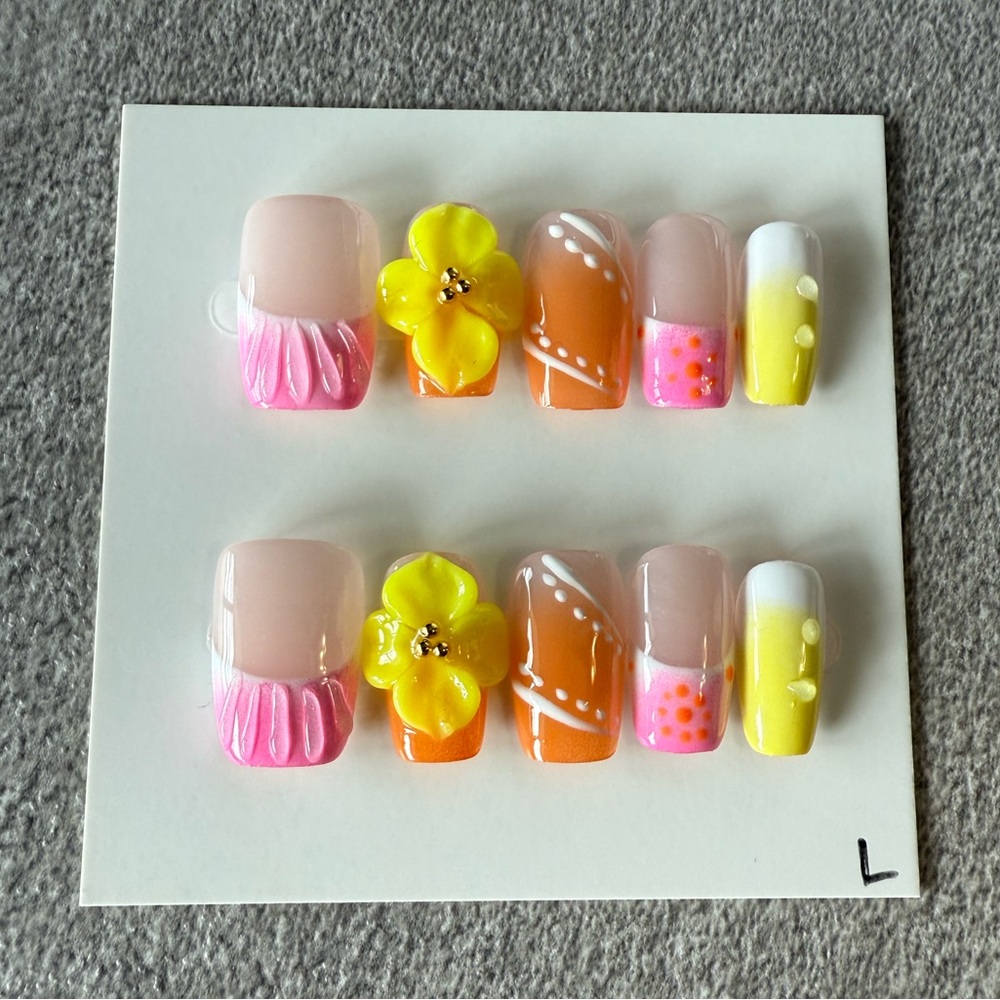 Colorful Floral Nail Press On Large - Picture 1 of 3